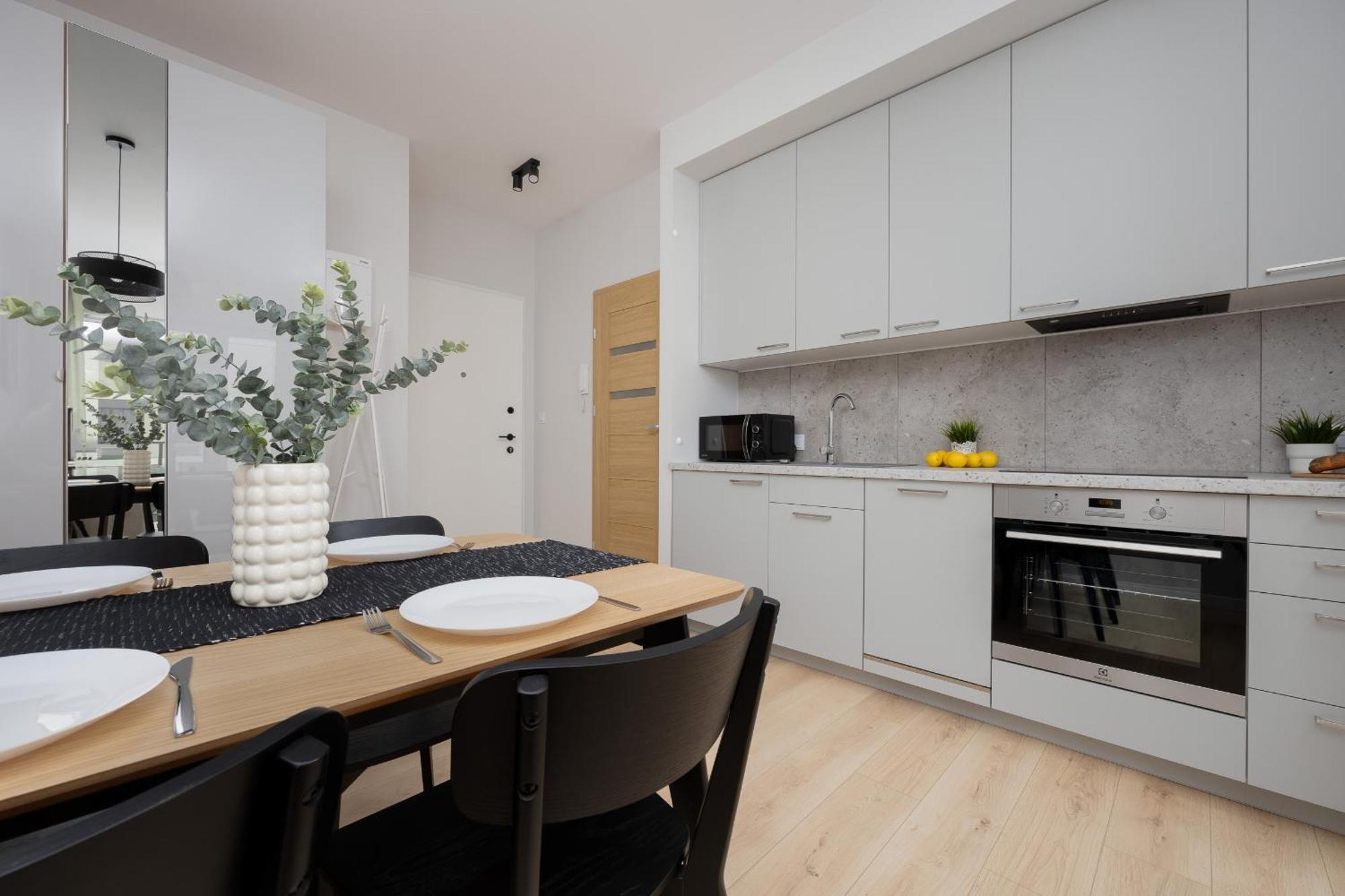 Stylish Apartments With Parking By Noclegi Renters Varsovie Extérieur photo