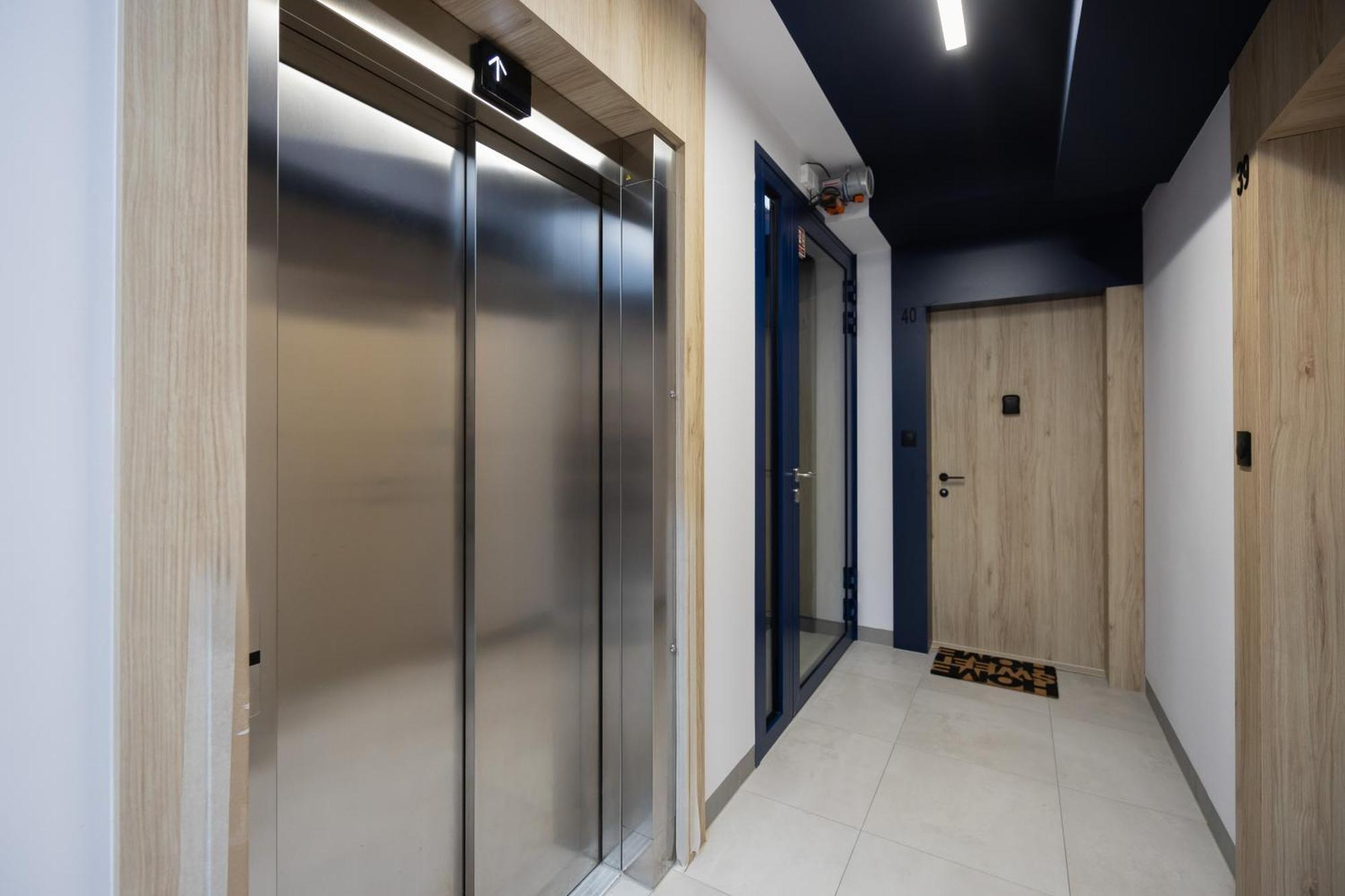 Stylish Apartments With Parking By Noclegi Renters Varsovie Extérieur photo