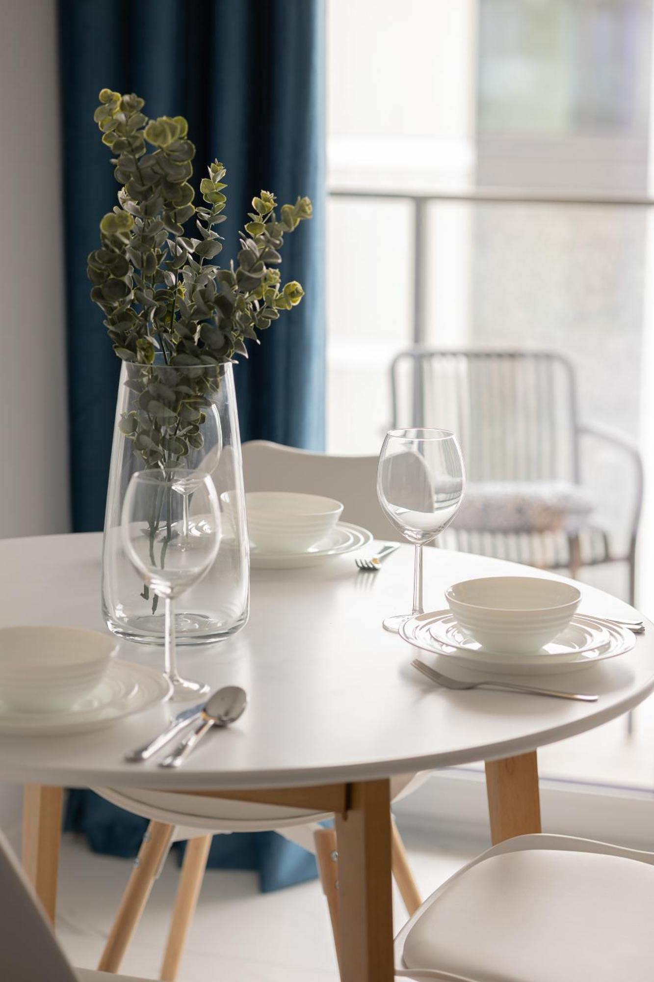 Stylish Apartments With Parking By Noclegi Renters Varsovie Extérieur photo